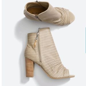 NWOB- Stitch Fix- Report- Veanne Peep Toe Bootie 8